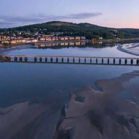 Mews - 2 Bedroom Casa de Férias