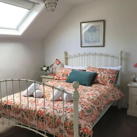 Mews - 2 Bedroom Holiday home *